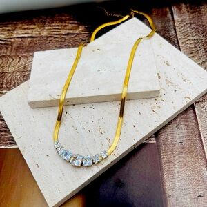 Snake-style choker with crystals